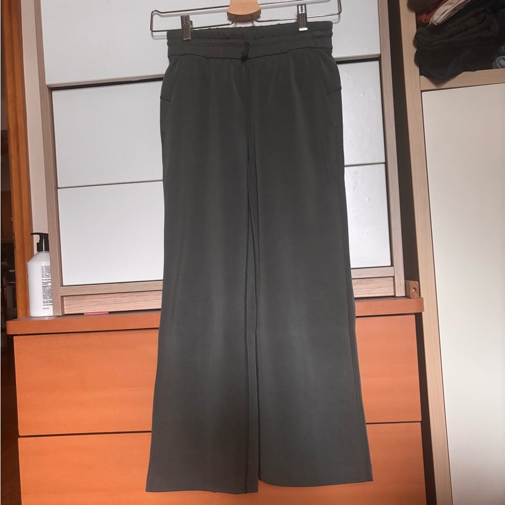 Lululemon Softstreme Cropped Pants size 2